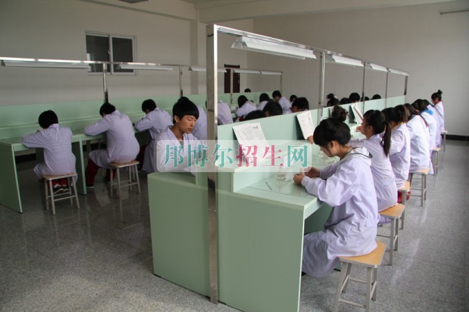 男生可以讀藥劑專業嗎