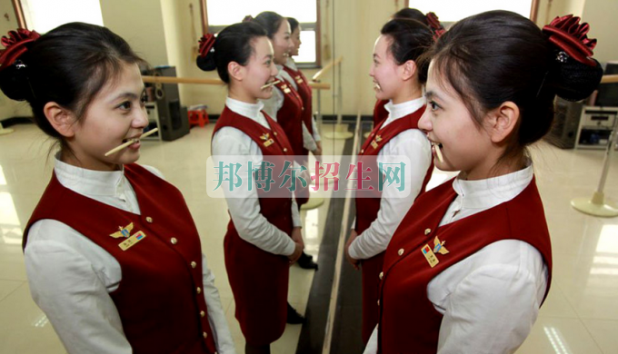 成都內理科一專空中乘務大專學校