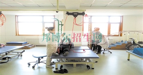 成都哪些大專學?？祻椭委熀? width=
