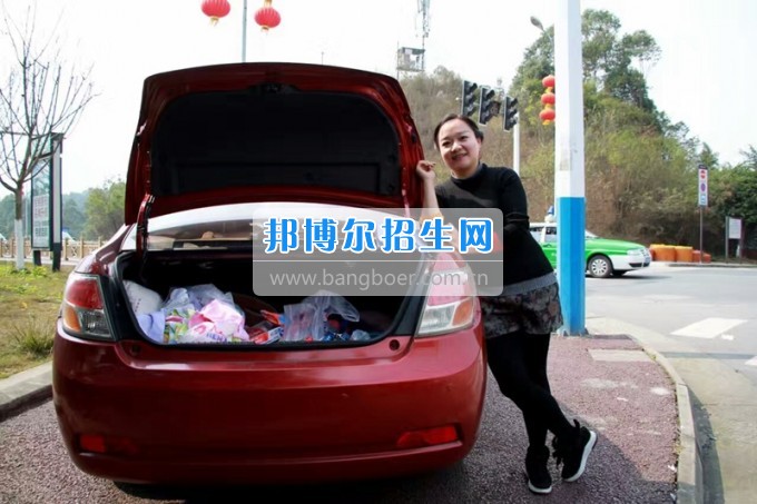 四川省樂山市第一職業(yè)高級(jí)中學(xué)春風(fēng)十里，不如你