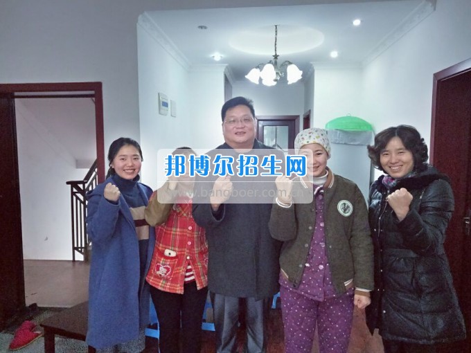 重慶航天職業(yè)技術(shù)學院關(guān)心學生生活、關(guān)注學生成長