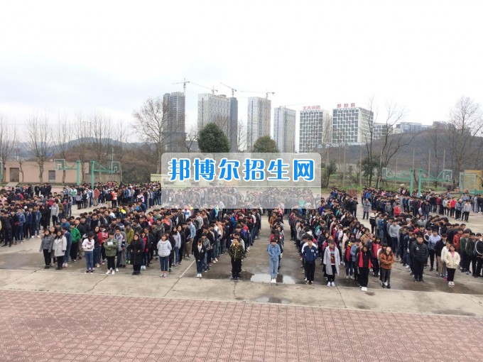 規范儀容儀表 彰顯學生風貌?------貴州建設職業技術學院開展風紀大檢查活動