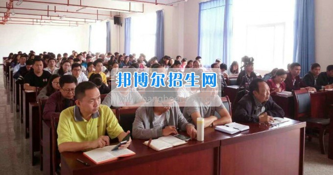 云南三鑫職業技術學院傳達學習習近平總書記在全國高校思想政治工作會議上的重要講話精神