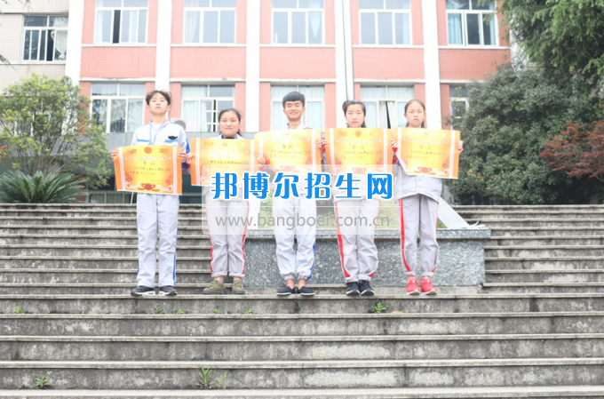 貴州省電子工業學校新生部舉行2017學年度文明禮儀知識競賽選拔賽