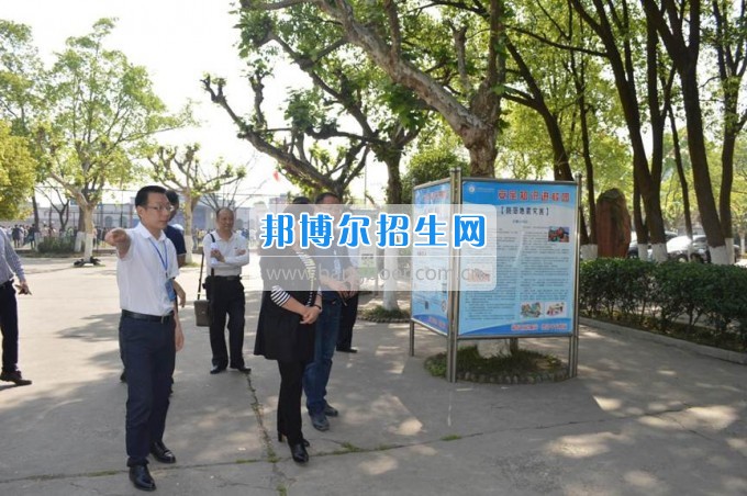 縣領導蔣龍珍率隊到四川省江安縣職業技術學校督查安全工作
