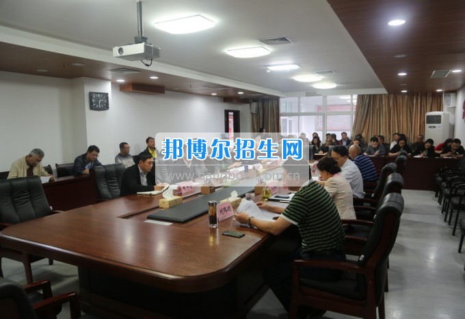 貴陽職業技術學院舉行紀念建黨96周年主題黨日活動暨黨委中心組2017年第四次集中學習