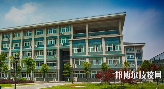 重慶城市建設(shè)技工學(xué)校2020年招生辦聯(lián)系電話(huà)