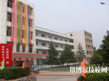 江西通用技術(shù)工程學(xué)校2020年報(bào)名條件、招生要求、招生對(duì)象