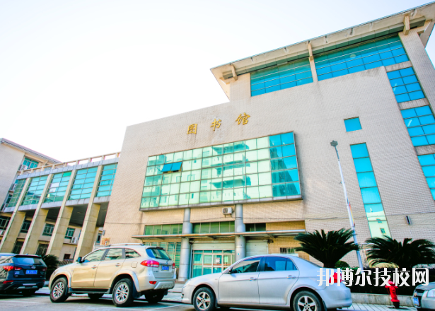 江西機(jī)械高級(jí)技工學(xué)校2020年報(bào)名條件、招生要求、招生對(duì)象