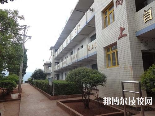 普定職業(yè)技術(shù)學(xué)校2020年報(bào)名條件、招生要求、招生對象