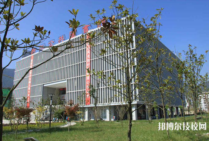 重慶黔江區(qū)民族職業(yè)教育中心2020年報(bào)名條件、招生要求、招生對(duì)象