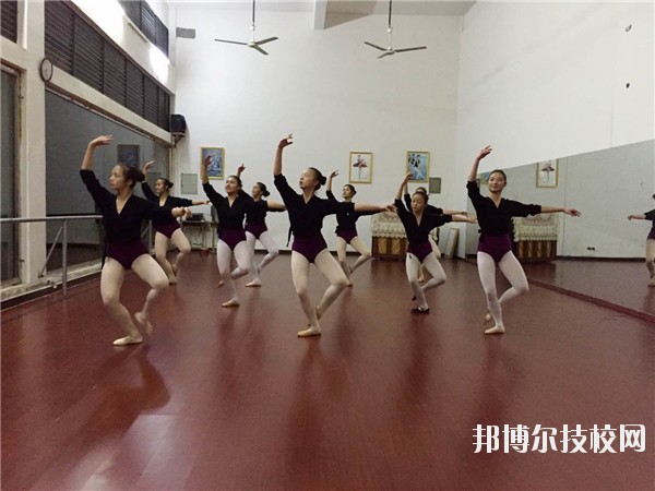 江西東方舞蹈學(xué)校2020年報(bào)名條件、招生要求、招生對(duì)象 