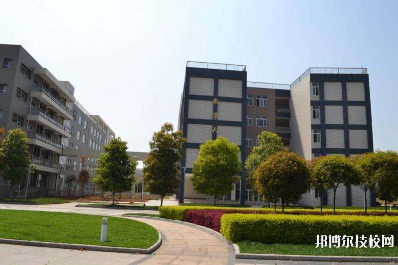 四川現代科技職業學校2020年招生辦聯系電話