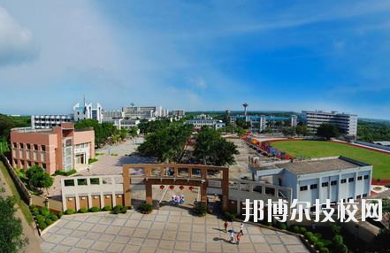 重慶青山工業(yè)技工學校2020年報名條件、招生要求、招生對象