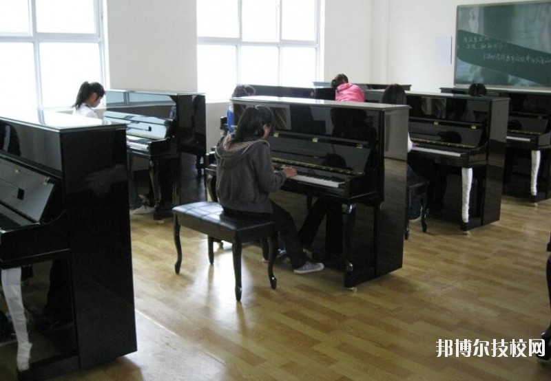 六盤(pán)水鐘山區(qū)職業(yè)技術(shù)學(xué)校2020年招生辦聯(lián)系電話