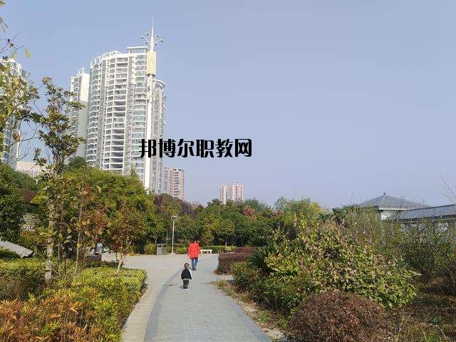蓮花職業(yè)技術(shù)學(xué)校2020年報(bào)名條件、招生要求、招生對(duì)象