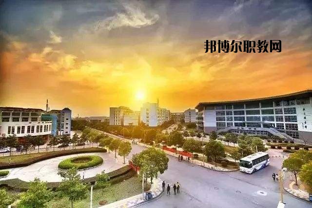 英山草盤(pán)職業(yè)中學(xué)怎么樣、好不好