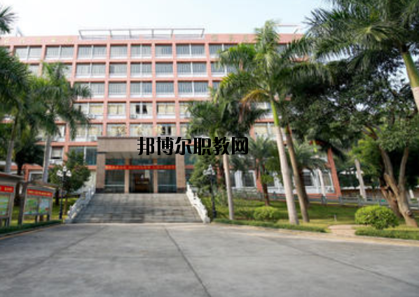 重慶華陽技工學(xué)校2020年報(bào)名條件、招生要求、招生對象