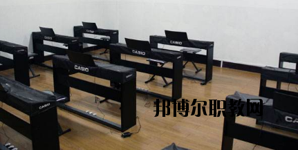 酒泉農(nóng)墾技工學(xué)校2020年報名條件、招生要求、招生對象