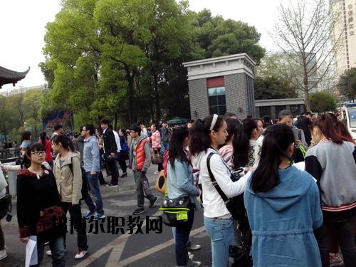 成都國演藝術學校2020年報名條件、招生要求、招生對象