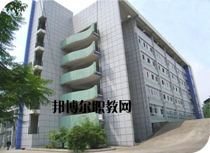 東興區(qū)東方科技職業(yè)技術學校2020年報名條件、招生要求、招生對象