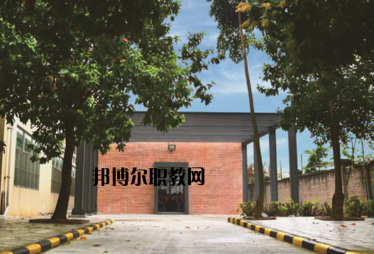 廣州華風(fēng)技工學(xué)校2020年報名條件、招生要求、招生對象