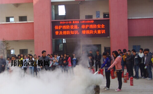 當同學們對一所學校感興趣的時候，一般會通過怎樣的方式來了解這所學校的相關信息呢?相信很多的同學都會選擇通過上網查詢的方式來對學校信息進行了解，可是有的時候網上有的學校信息并不全面，一些招生信息同學們只能通過撥打學校招生電話進行了解。  上饒中等職業學校招生電話：0793-8629088  上饒中等職業學校郵箱：srdzgy@jxedu.gov.cn  上饒中等職業學校簡介 上饒中等職業學校創辦于1998年，是經市教育局98[131]號文件和省教[2000]018號文件批準的全日制職業中專學校?，F有專業十個，在籍學生1200余人，專職教師60多名，學校秉承“勤學、奮進、友愛、創新”的校訓，以教學管理嚴格，封閉式軍事化管理為特色。全體員工克盡職守，愛崗敬業，用心工作，真心服務。十五年來培育了數8000余名技術人才，受到市委、市政府和用人單位的充分肯定。  上饒中等職業學校就業優勢 學校畢業的學生都通過學校一系列的考核，有過硬的動手能力和理論知識，能確保各專業的畢業生基本上專業對口的就業上崗，并受到用人單位一致好證，畢業業供不應求。就業率一真位居全市前列，被省教育廳授予“江西省中等職業學校就業先進單位”。  小編總結 有的時候，網上有的只是關于學校的辦學條件介紹，而對于學校當年招生政策的信息介紹卻不多。因此，小編建議，為了同學們可以更順利地報考，接下來可以通過撥打招生電話的方式先對學校的招生政策做一個詳細的了解。
