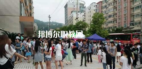 巴中市巴州區化成職業2020年報名條件、招生要求、招生對象