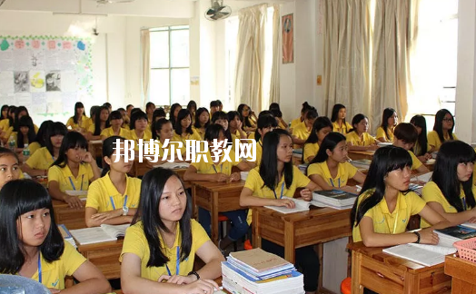 廉江興華職業技術學校地址在哪里