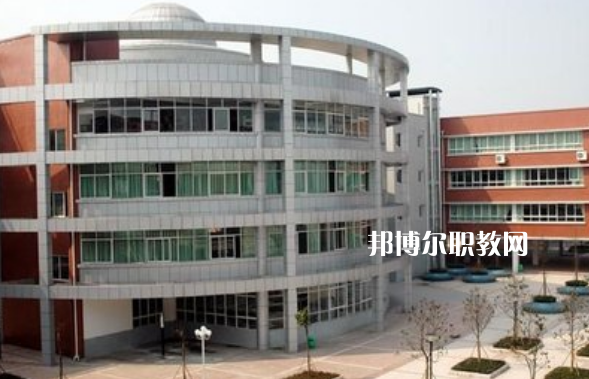 重慶2021年中專和?？朴惺裁磪^別