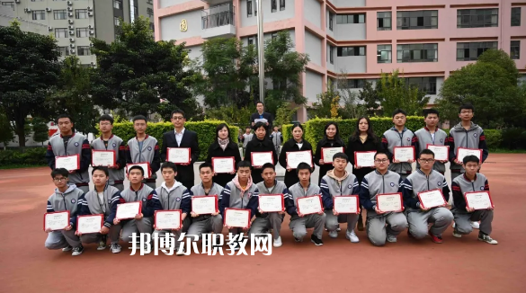 昆明盤(pán)龍職業(yè)高級(jí)中學(xué)怎么樣、好不好