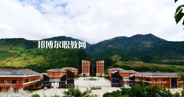 迪慶州民族中等專業學校2021年招生簡章