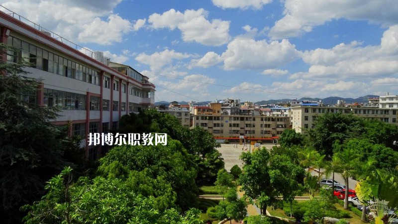 思茅衛生學校2021年報名條件、招生要求、招生對象
