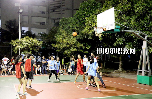 西安理工技師學(xué)院2022年招生辦聯(lián)系電話(huà)