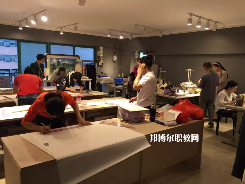 重慶紡織技工學校2022年有哪些專業 