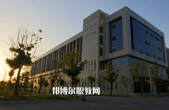 安徽阜陽技師學(xué)院2022年報名條件、招生要求、招生對象