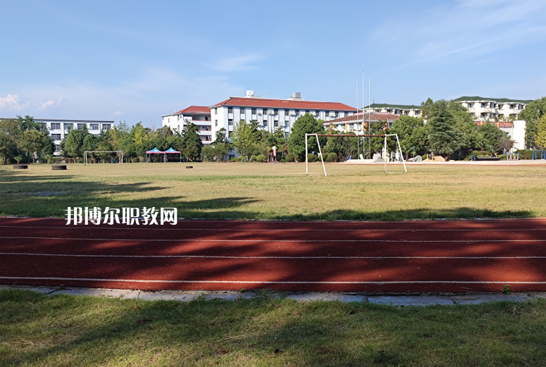 云南臨滄衛(wèi)生學校2022年報名條件、招生要求、招生對象