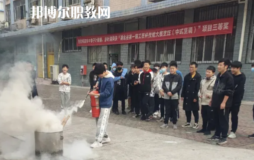 華中信息商務(wù)技工學(xué)校2022年報(bào)名條件、招生要求、招生對(duì)象