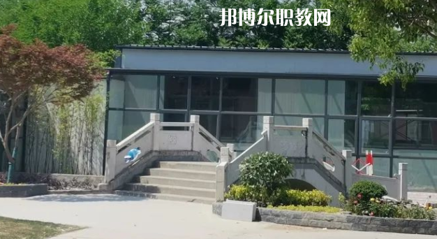 泰州市姜堰區(qū)江淮職業(yè)高級中學地址在哪里，哪個地區(qū)，哪個城市?