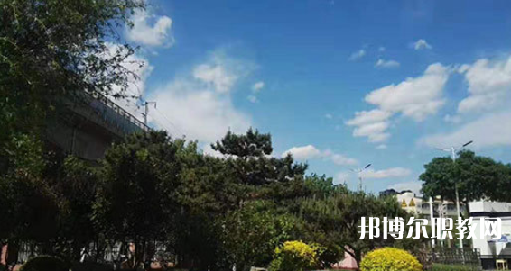 唐山市豐南區中等專業學校地址，乘車路線
