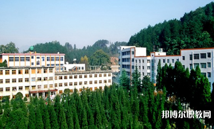 2023黔南民族衛生學校多少錢 黔南民族衛生學校各專業學費收費標準