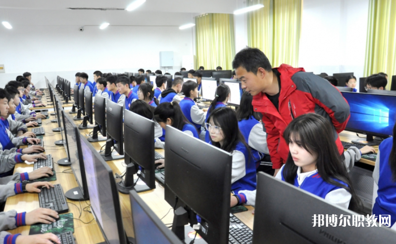 周口市潁河職業(yè)中等專業(yè)學校網(wǎng)站網(wǎng)址主頁