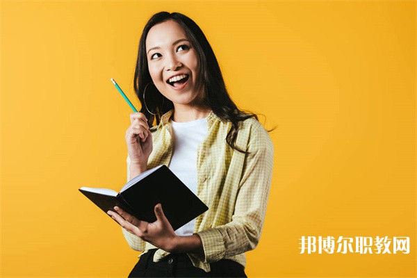湖南哪里的中專學校能讀高級護理專業