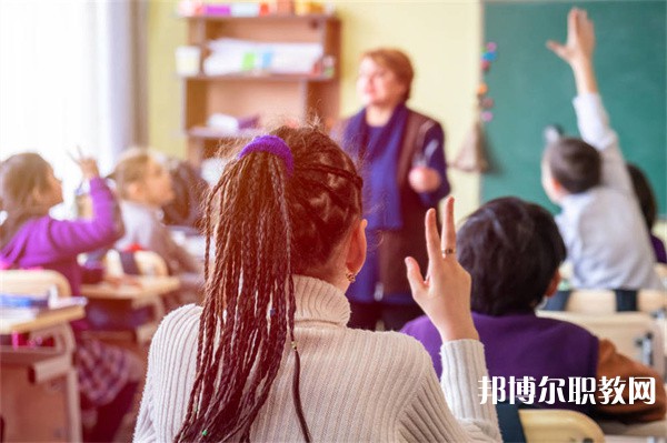 湖南哪里的中專學校能讀航空服務專業專業