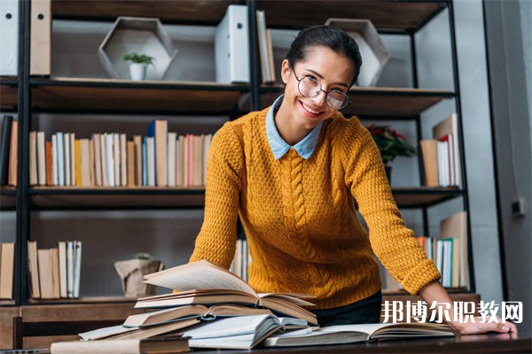 湖南哪里的中專學校能讀計算機動漫與游戲制作專業專業