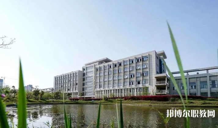 2024蕪湖汽車工程學(xué)校招生計(jì)劃 招生人數(shù)是多少(附要求、條件、對(duì)象)