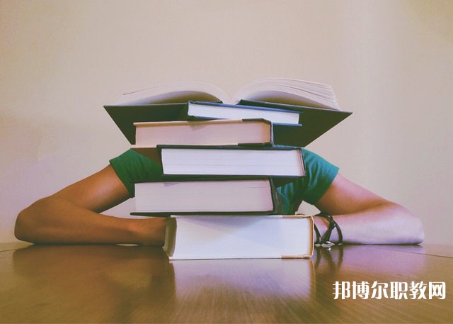 廣西哪里的中職學(xué)校能讀計算機應(yīng)用(影視動漫設(shè)計與制作方向)專業(yè)