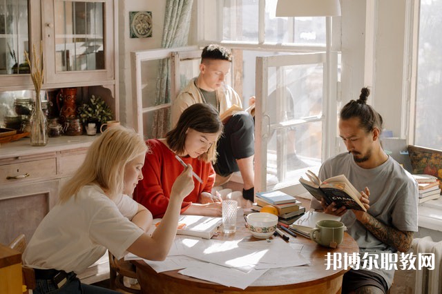 貴州哪里的中職學校能讀計算機網(wǎng)絡(luò)運用專業(yè)