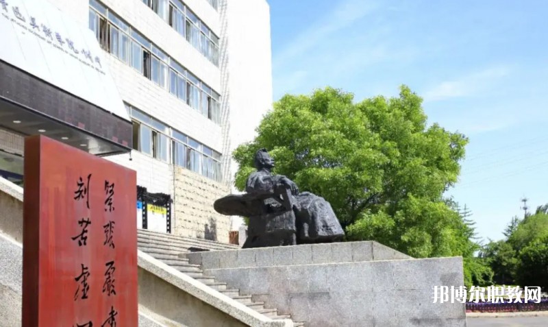 2025魯迅美術(shù)學(xué)院附屬中等美術(shù)學(xué)校招生計劃 招生人數(shù)是多少(附要求、條件、對象)