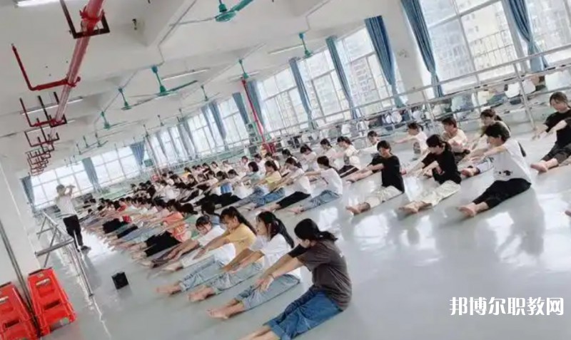 2025南寧商貿(mào)學校招生計劃 招生人數(shù)是多少(附要求、條件、對象)
